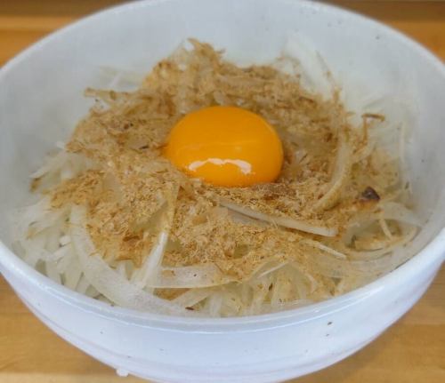 長崎太陽卵と食べる新玉オニオンスライス