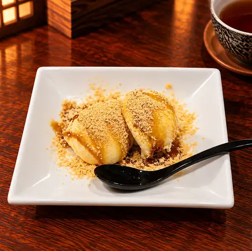 Black sugar syrup and kinako (roasted soybean flour) & vanilla ice cream