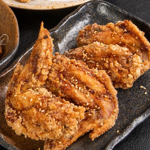 Deep-fried chicken wings