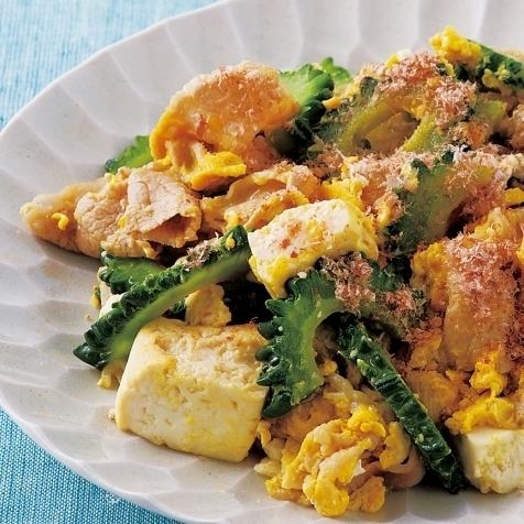 沖縄の定番！ゴーヤーチャンプルー＆島の味を満喫