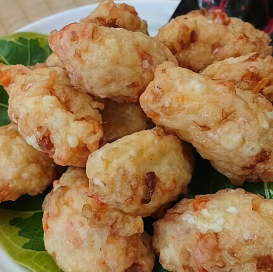 外はカリッと中ふんわり♪一番人気の沖縄名物「たらし揚げ」