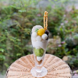 抹茶とほうじ茶の和風白玉パフェ