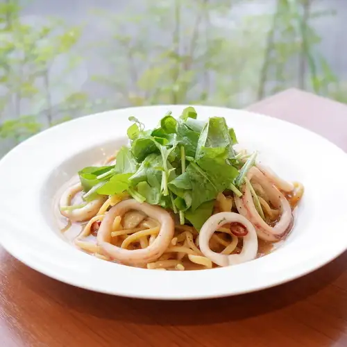 焼きナスとスルメイカの白味噌ペペロンチーノ