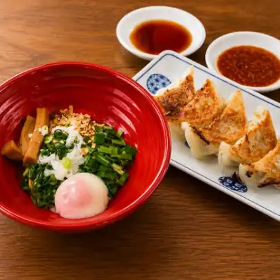 Dry Dan Dan Noodles + Dumplings (5 pieces)