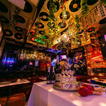 ☆年末聚会套餐☆【薯条和炸鸡无限量供应,共10道菜】含3小时无限畅饮,3000日元(含税)