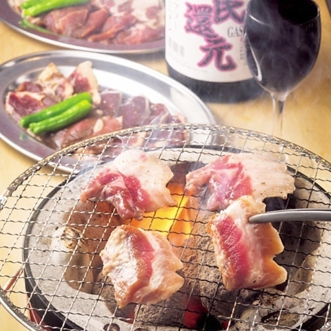 Enjoy our exquisite meat dishes with all-you-can-drink courses starting from 5000 yen (tax included)!