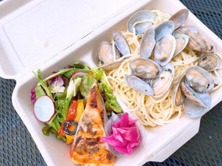 Choice of pasta box (with salad and quiche)