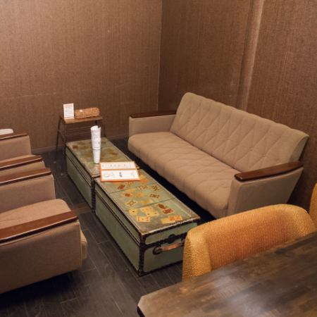 This is a sofa seat in a private room that can accommodate 4 people (Mito City Station South)