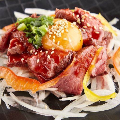 Grilled beef sashimi in yukhoe style