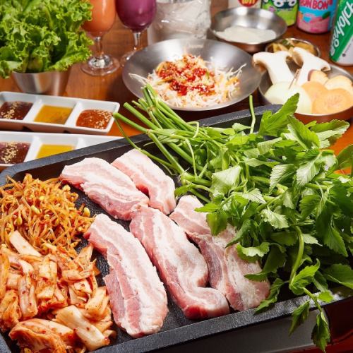 [A hot topic in Korea] Fresh parsley and chestnut pork samgyeopsal go great together! Minari samgyeopsal