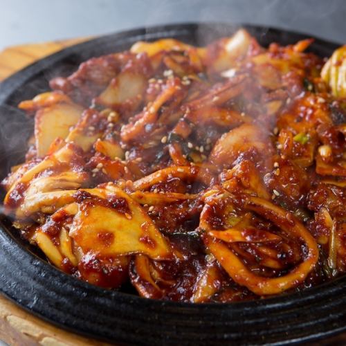 Osam Bulgogi (Stir-fried pork + squid)