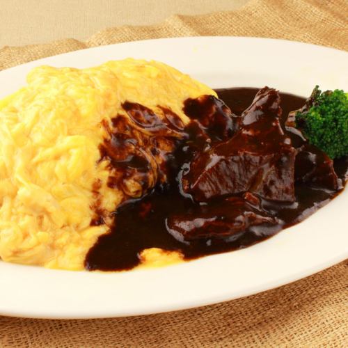 Beef stew omelet rice