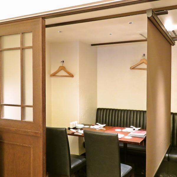 Semi-private room where you can relax and enjoy your meal.Enjoy the delicious Chinese food all around the table ♪ Popular seats, so make an early reservation!