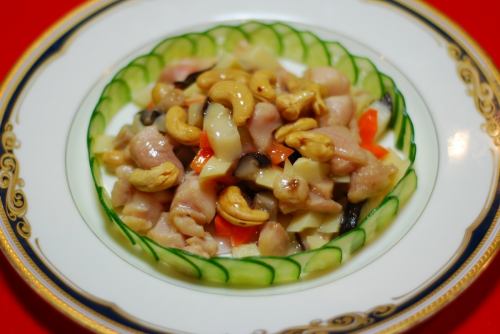 Stir-fried cashews and chicken