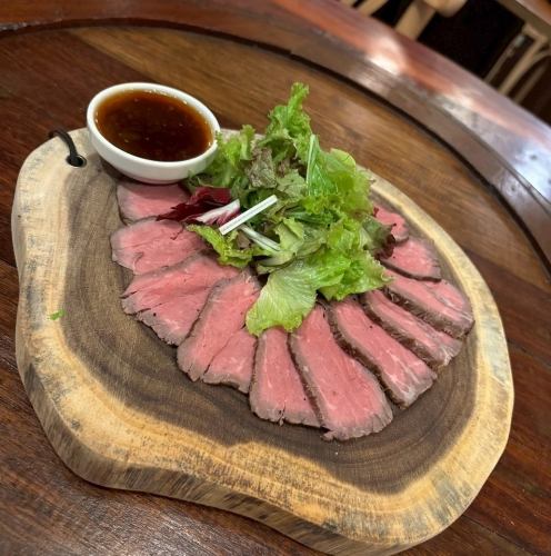 低温仕上げの特製ローストビーフ