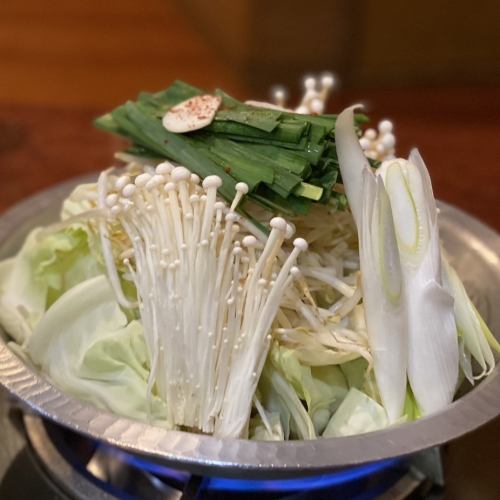 もつ鍋（和牛ホルモン、キャベツ、ニラ入り）