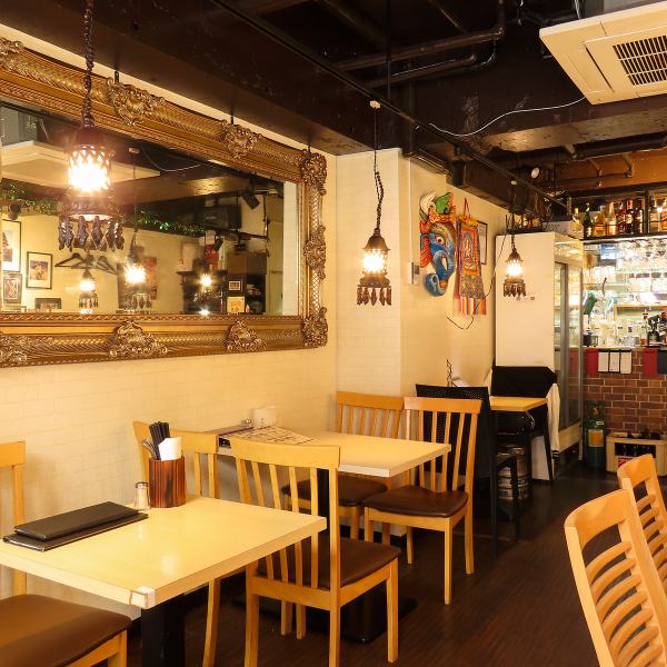 アジアンリゾートを彷彿とさせる、シックな色合いのインテリアが魅力のお店。オープンテラス席もあり、ゆったりとした空間でお食事を楽しむことができます。ご宴会や貸切も可能ですので、特別な日の集まりにもぴったり！貸切をご希望のお客様はお店までお問合せ下さい。みんなで楽しい時間を過ごしてみませんか？