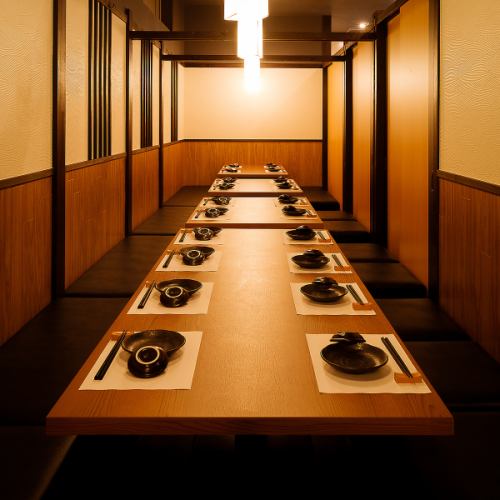 <p>≪接待向き完全個室≫6～20名様までご対応可能＊外せない場面にご好評です。接待や会食、会社会合等のビジネスのあらゆる場面でご利用ただけるお部屋です。全室完全個室なので誕生日会やデートや女子会から会社の接待・宴会・飲み会、新年会、小さいお子様のいる家族同士のお食事会など様々なシーンでご利用頂けます。</p>