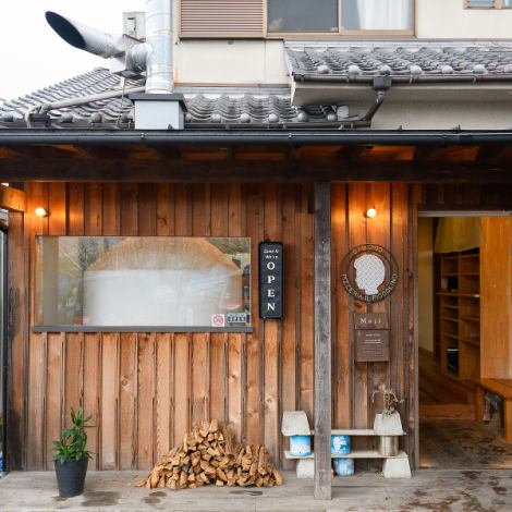 ≪Access Information≫ Right from Kyoto Kutsukake IC! We have a parking lot in front of the store and along the way to the store that can accommodate about 12 cars, so we recommend arriving by car. Our staff will be happy to assist you with your reservations.・We look forward to your visit!