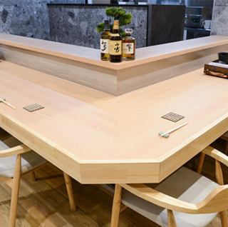 【也适合团体】我们可以接待大型团体，例如家庭聚会、同学聚会以及观光用餐。这家店离车站很近，所以很容易在店里见面。