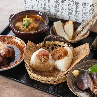 【平日ランチ限定】8種のおむすび食べ放題定食★
