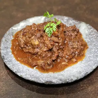 牛すじの赤ワイン煮込み