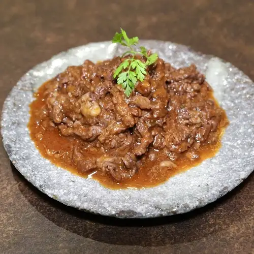 牛すじの赤ワイン煮込み