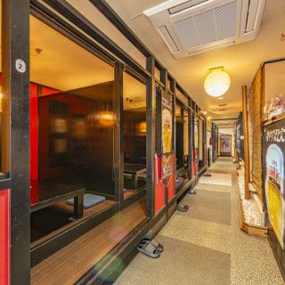カウンター席は、仕事帰りに気軽に立ち寄れる場所として最適です◎おひとり様も大歓迎で、ゆったりとプライベートな時間をお楽しみいただけます♪仕事の疲れを癒しながら、特別なひとときをお過ごしください！皆様のご来店を心よりお待ちしております！