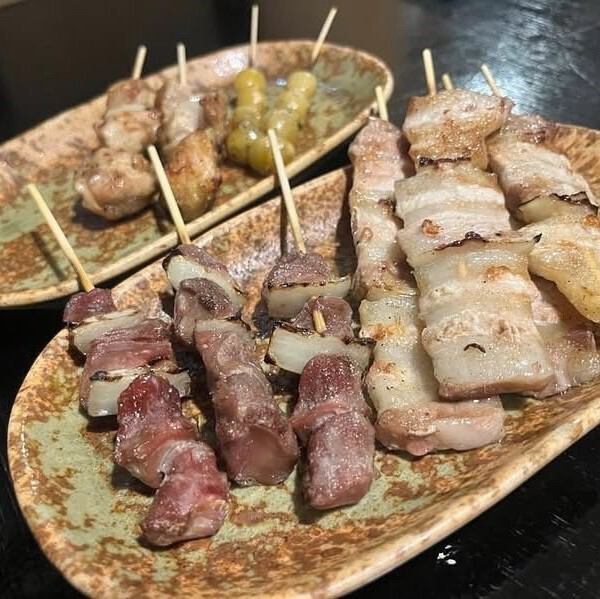 職人が丁寧に1つ1つ焼き上げたこだわりの逸品！焼き鳥各種150円(税込)～
