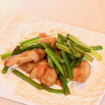 Stir-fried chicken and garlic sprouts with oyster