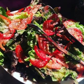 LEONE salad