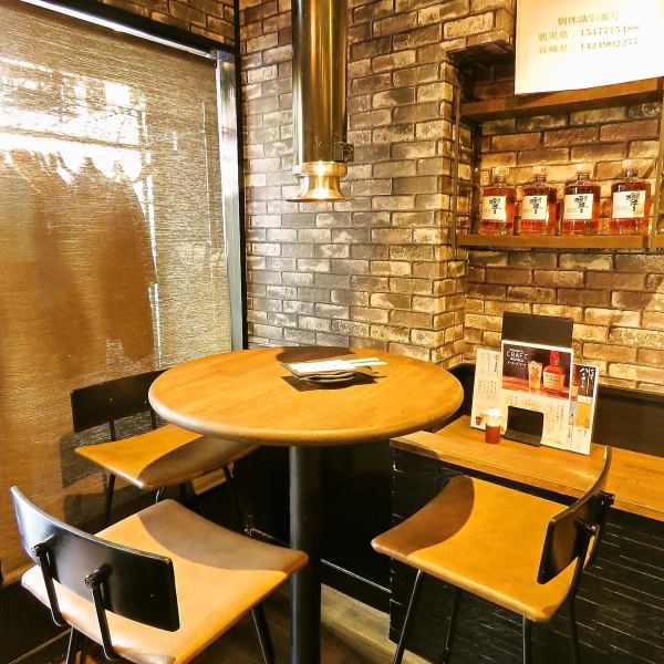 落ち着いてお過ごしいただける空間を食事と共にご堪能ください。エコカラット風のグレー壁が落ち着き感をさらにプラス♪普段とは違う隠れ家レストラン、一軒家レストラン探しの方はぜひ◎