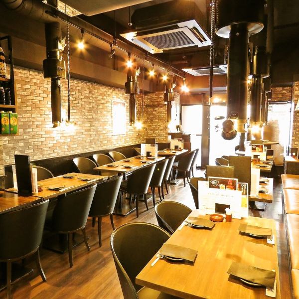当店を贅沢に丸ごとお使いいただける店貸切は25名様～最大50名様までご相談OK。着席の場合は35席となります。お祝い・サプライズも可能なので、お気軽にお問い合わせください。