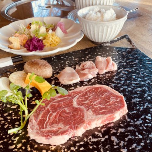 B ランチ【葡萄牛 リブロース〈100g〉・桜姫鶏もも３枚】