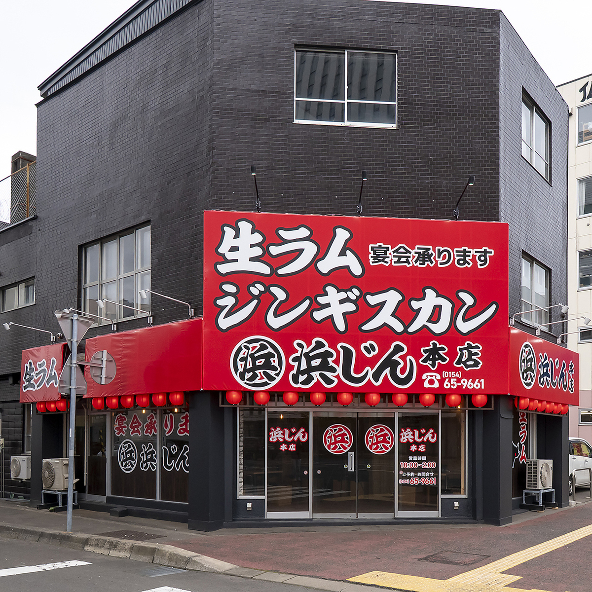 Located just a 5-minute walk from the nearest station, this restaurant boasts an excellent location, perfect for everything from casual meals to banquets.