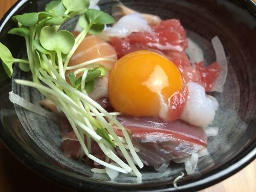 海鮮ユッケ