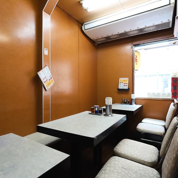 普段使いとして気軽に立ち寄れる、居心地の良さを追求したお店です。木のぬくもりを感じる内装が施されており、落ち着いたひとときを過ごしたいお客様にも最適。長年愛され続けてきた歴史があるからこそ醸し出せる、包容力のある穏やかな環境で、心ゆくまでリラックスした時間をお楽しみください。