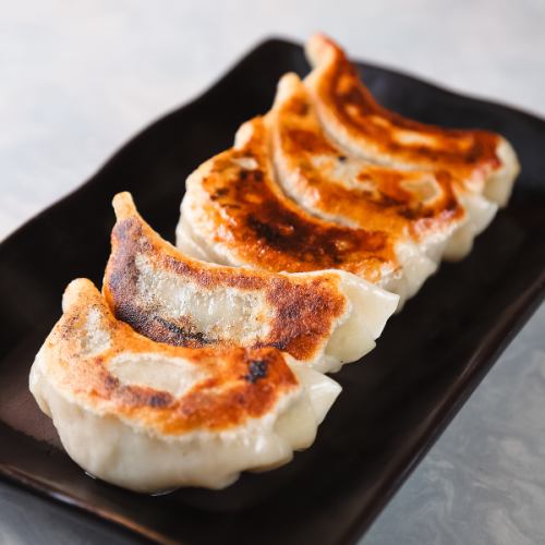 もちもち皮の自家製餃子