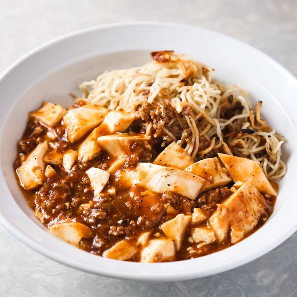 香ばしく焼き上げた麺と旨辛の調和！麻婆焼きそば