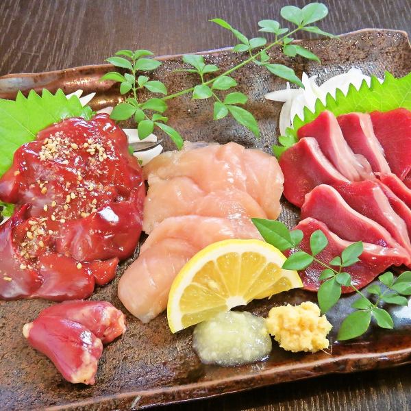 We offer abundantly prepared chicken sashimi and a wide variety of single dishes!