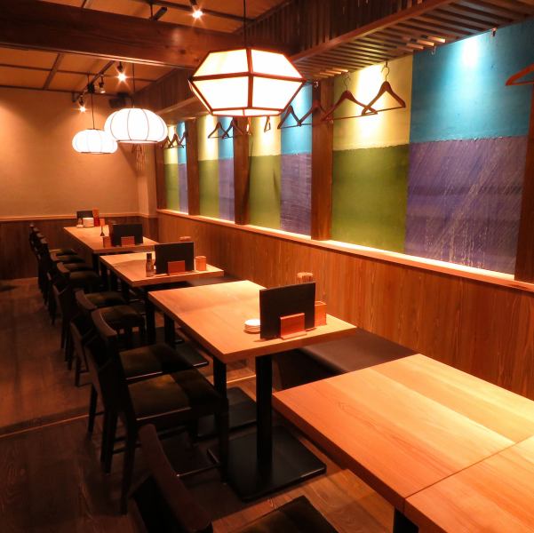 [Recommended for large groups such as company banquets!] The private room with a table that can accommodate up to 25 people is recommended for corporate banquets and other groups.Banquet courses are available for 5,000 yen and 6,000 yen with all-you-can-drink for 2 hours.In addition, we have a wide variety of Japanese sake, so it is irresistible for sake lovers ♪