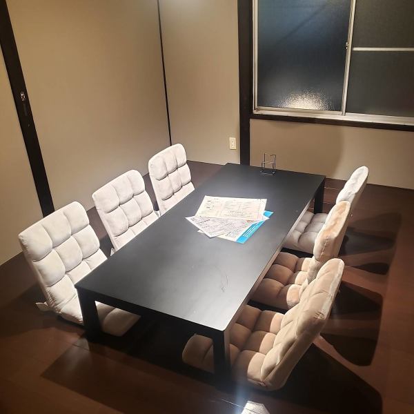 Private rooms are available on the second floor.There are two seats that can accommodate 4 to 8 people.If connected, it can accommodate up to 16 people.Please spend a special time in a comfortable atmosphere.