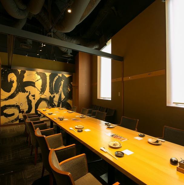 Please use this seat for entertainment and family meetings.Enjoy spending time with your loved ones in a private room with a table that can accommodate up to 8 people.