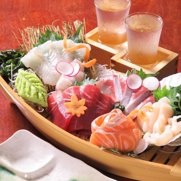 【使用豐洲直送的新鮮魚製作的海鮮料理！】「生魚片3種拼盤」、烤魚、煮魚♪<各715日元>