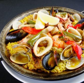 【カジュアルコース】名物パエリアにメイン料理も付いた得なプラン★飲み放題2時間30分
