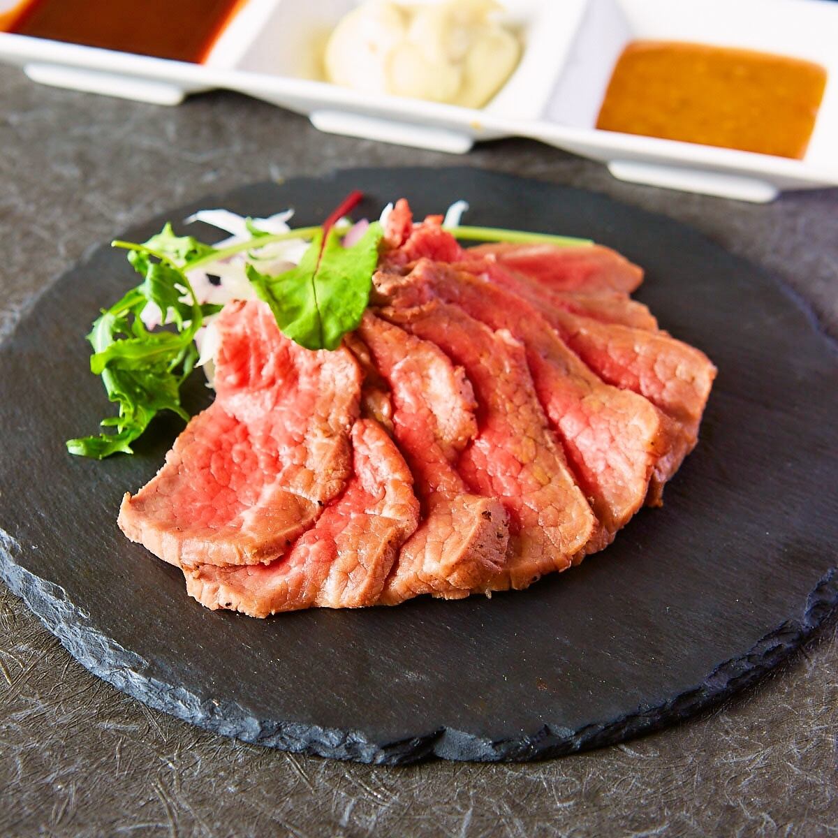 You can choose the sauce you want, and it's excellent! We're proud of our homemade roast beef made with Japanese beef☆