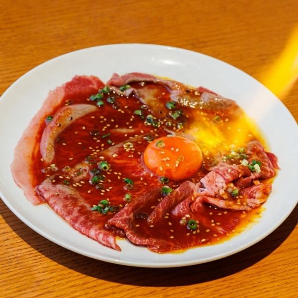 【肉も魚もご堪能いただけます！】本日の刺身と逸品450円(税込)～