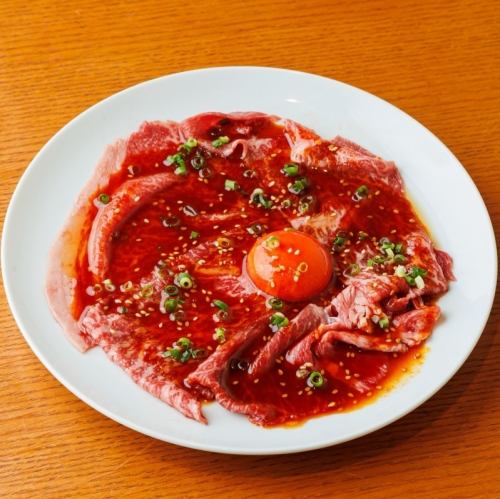 【新鮮】和牛上ロース炙りユッケ