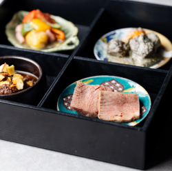 更井酒店の良いとこ取り 五種盛り(茶碗蒸し、逸品料理、牛刺し、和物、煮込み、コロッケ)