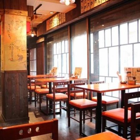 3～4名様向けのテーブル席も豊富にあります☆3～4名様の小宴会にもクシザルゼットをご利用ください！各種宴会にもぜひ♪　